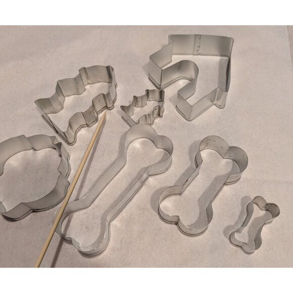 Dog Themed Cookie Cutter Set Dog House Bone fire Hydrant - Picture 7 of 13